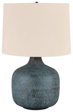 Load image into Gallery viewer, Malthace Metal Table Lamp (1/CN)

