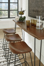 Load image into Gallery viewer, Wilinruck Counter Height Dining Table and 3 Barstools
