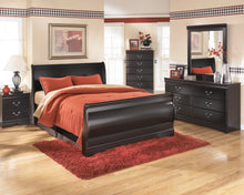 Load image into Gallery viewer, Huey Vineyard Queen Sleigh Bed with Mirrored Dresser, Chest and 2 Nightstands
