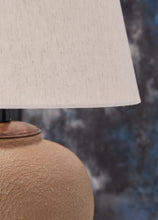 Load image into Gallery viewer, Scantor Metal Table Lamp (1/CN)
